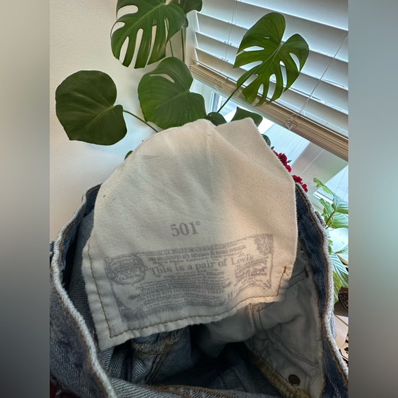 Levi’s 501 high waisted Jean Shorts - Picture 6 of 8